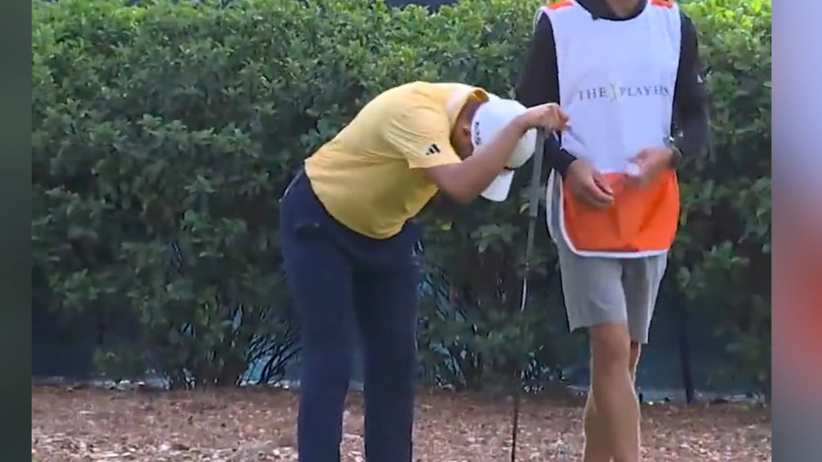 Golfnieuws 2026, Collin Morikawa trekt zich terug bij The Players met een rugblessure na één hole, video