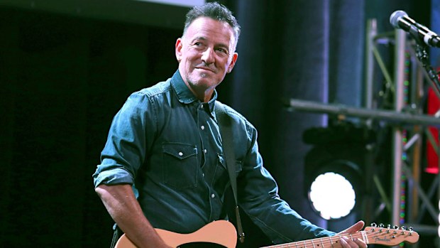 Bruce Springsteen performs at Stand Up For Heroes in New York (Photo: Nov. 1, 2016)