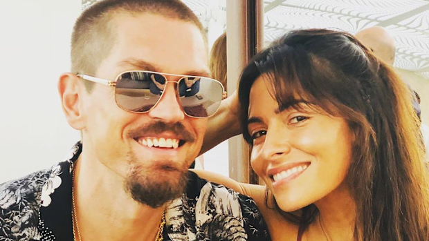 Steve Howey and Sarah Shahi