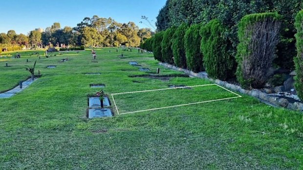 In perhaps the weirdest solution to Sydney cemeteries running out of room, people have taken to selling burial plots on Facebook Marketplace 