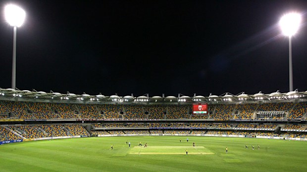 A domestic cricket match being played under lights at the Gabba. (Getty-file)