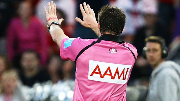 A referee signals a sin binning in 2013. (Getty-file)