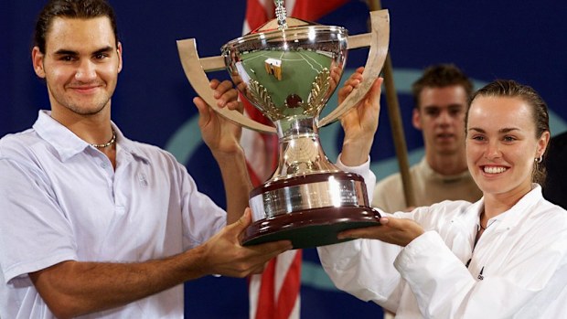 Roger Federer and Martina Hngis after a Hopman Cup win in 2001. (AFP)