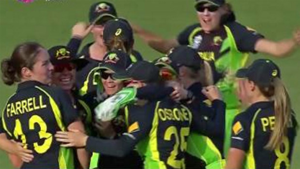 The Southern Stars celebrate a win. (Getty-file)