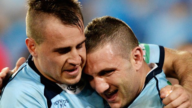 Josh Reynolds, left, and Robbie Farah embrace (AAP)