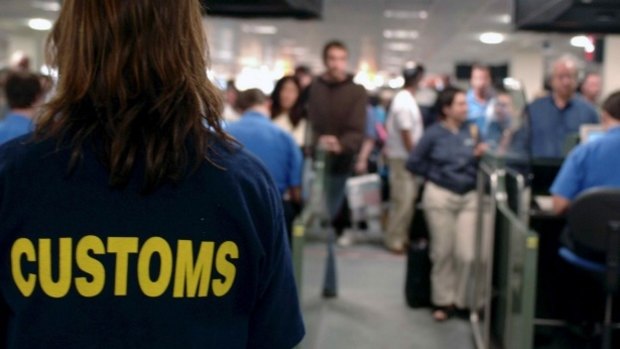 Man sues after Customs over texts sent from his phone.