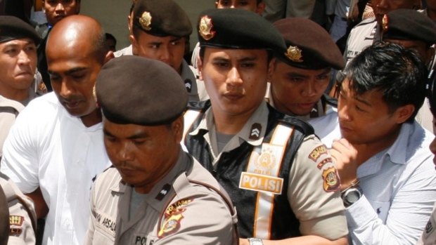 Indonesian police escort Australians Myuran Sukumaran and Andrew Chan.