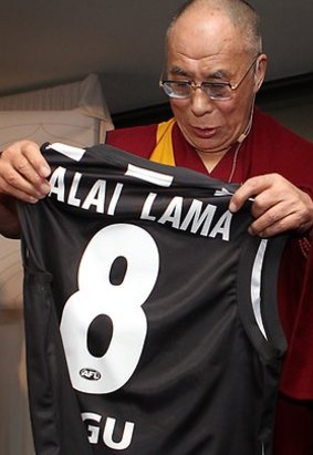 The Dalai Lama received a Collingwood jersey in 2011.