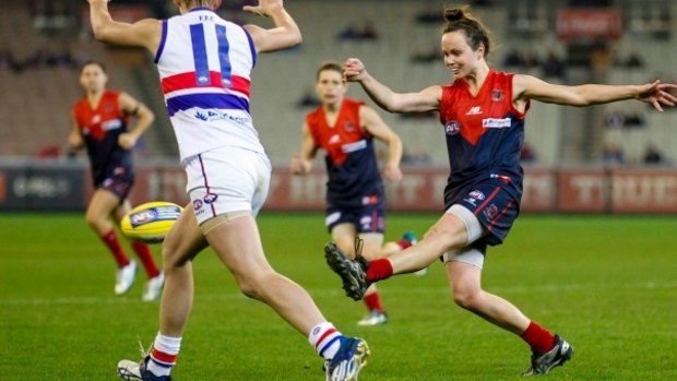 Star Demon Daisy Pearce in action for Melbourne against the Western Bulldogs.