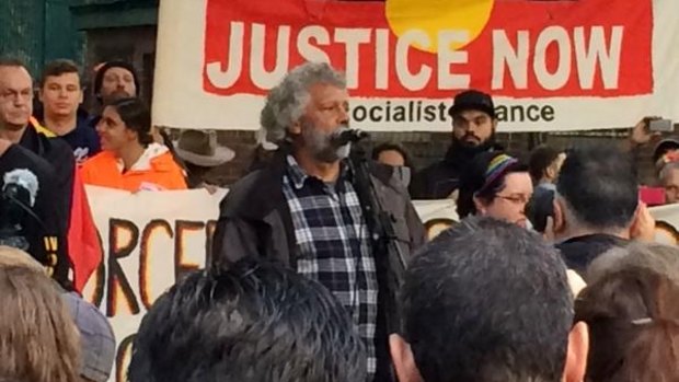 Earnie Dingo addresses the crowd in Sydney.