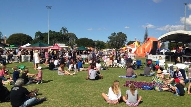 Crowds at the Bulimba Festival.