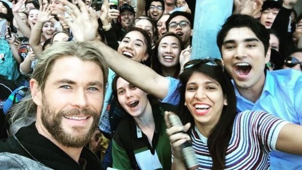 Thor: Ragnarok star Chris Hemsworth posted a selfie with Brisbane fans earlier in the week.