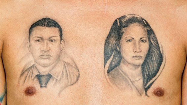 After learning of his identical twin, Jorge honoured his fraternal twin, Carlos, by adding his portrait next to one of their mother.