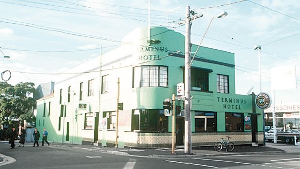 990530.   Photograph by Eddie Jim.   Picture shows the Terminus Hotel - for Sunday Life Eat Streets - Victoria Street, Richmond/Abbotsford.