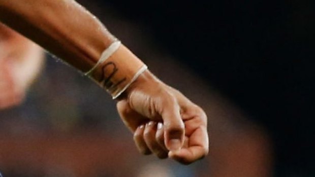 Reminder: The message on Eddie Betts' wrist stands for "start well" which was the last thing coach Phil Walsh said to him before he died.
 