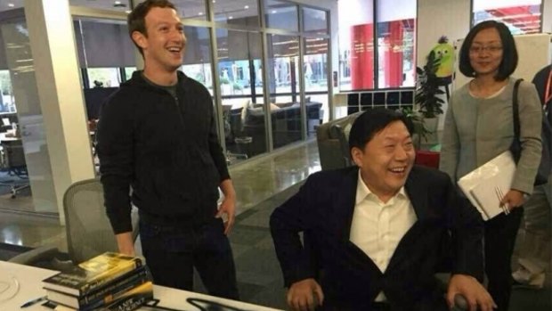 Mark Zuckerberg and China's internet regulator Lu Wei in California.