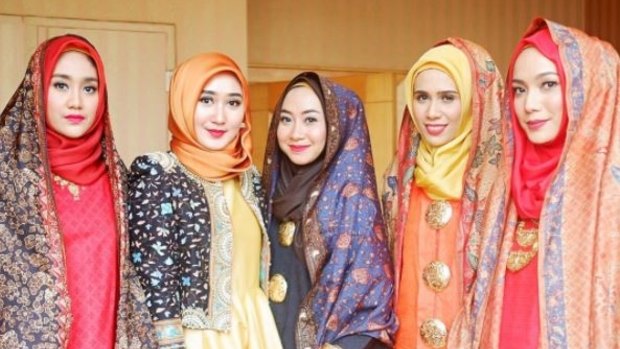 Ria Miranda was one of the first designers to create the Hijabers collective with a group of like minded fashion designers.