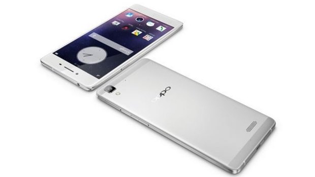 The Oppo R7 features fast recharging technology.