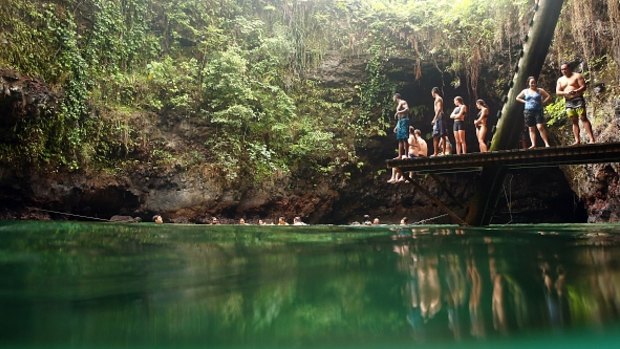 The To Sua Ocean Trench translates into English as "large swimming hole".