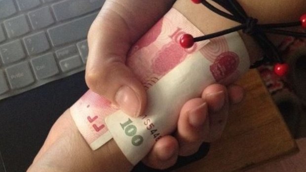 The 100 Yuan wrist challenge.