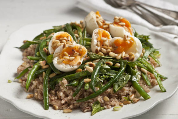 Tuna, brown rice, sumac and green bean salad.