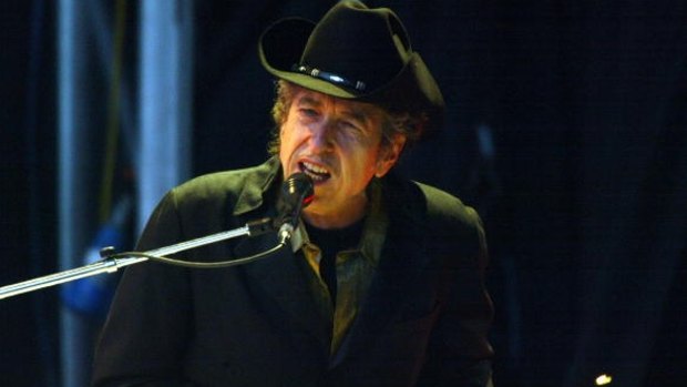 Bob Dylan has not responded to news he would receive the Nobel prize for literature.
