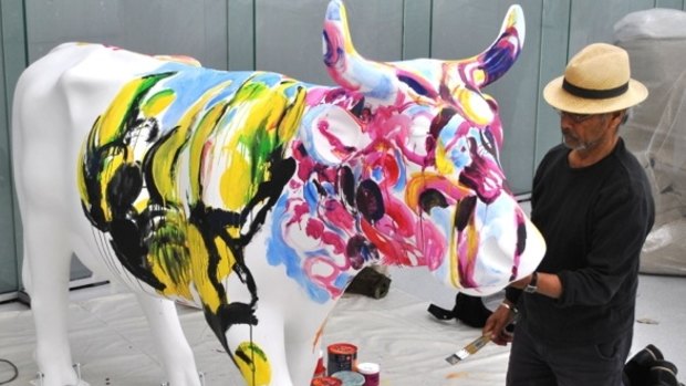 Fremantle artist Ian de Souza working on his cow for the International Cow Parade.  