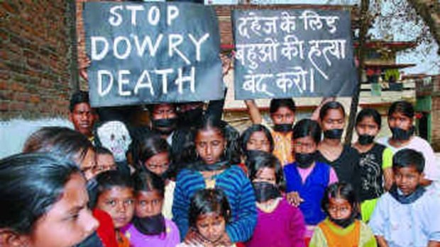 A demonstration in Patna on January 28 against dowry deaths. Courtesy <em>Frontline</em> magazine, India.
