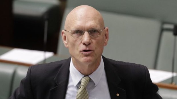 Former environment minister Peter Garrett has retracted claims he was offered envelope full of money at a Clubs NSW event.