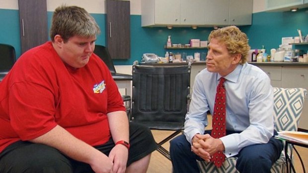<i>The Biggest Loser's</i> Harvard-trained doctor Rob Huizenga speaks to a contestant.