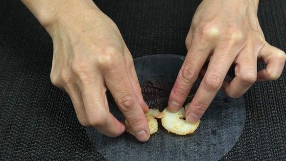 4. Place 1-2 prawns (with tail exposed) on top of the shiso leaf. 