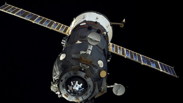 Ground control teams have lost contact with a Russian Progress space cargo ship.