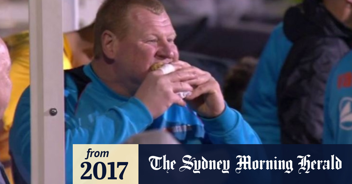 Sutton United Reserve Goalkeeper Wayne Shaw Eats A Pie On The Bench In Fa Cup Loss To Arsenal