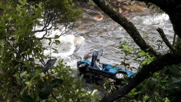 The car plummeted 35 metres to the river. 