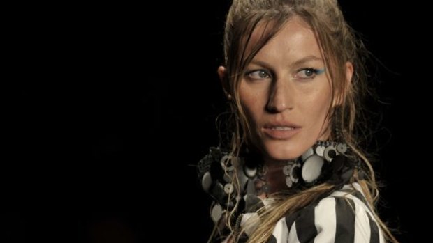 Brazilian supermodel Gisele Bundchen is being tipped to hand over the World Cup trophy.