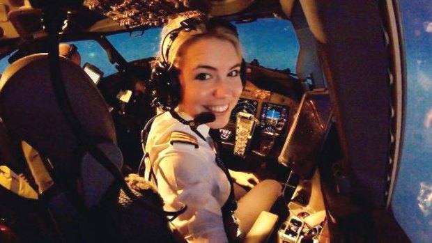 "Dutch girl flying Boeing 737 from Barcelona" that's how Eva Claire's describes herself on her Instagram account. 