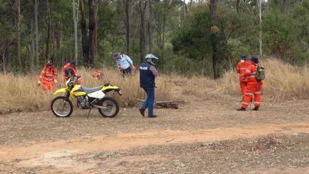 Police and SES volunteers search a Gatton park for Jayde Kendall.
