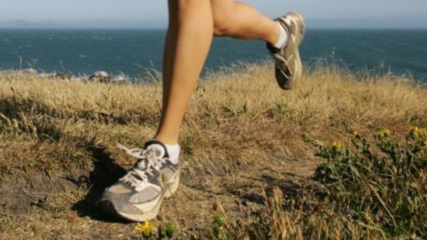 A woman jogging at a beach in South Fremantle was flashed by a male hiding in the bushes.