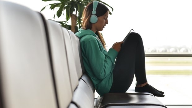 Two teens barred from US flight for wearing leggings. 