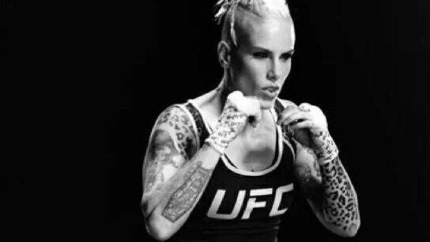 Brisbane UFC fighter Bec Rawlings is returning to the ring early to take on Paige VanZant.