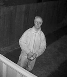This man was seen to throw items into a yard in Higgins at 5am on Wednesday. Baited meat was later found in the yard. 