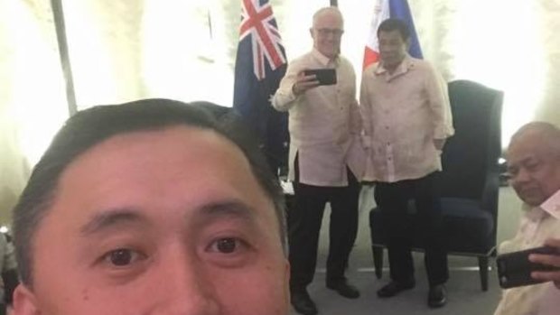 Go captures Australian Prime Minister Malcolm Turnbull and Philippine President Rodrigo Duterte taking a selfie.