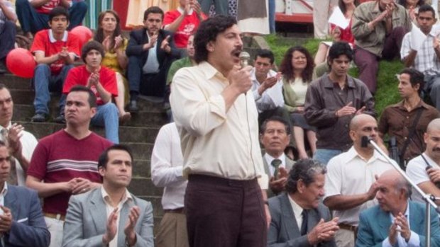 A politician on the way to massive wealth heading a cocaine cartel: Javier Bardem as Pablo Escobar. 