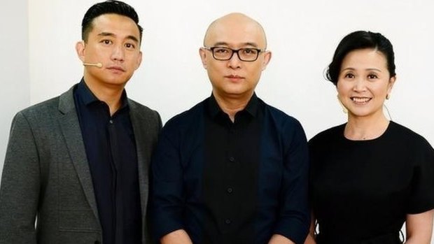 If You Are the One host Meng Fei (centre) with commentators Huang Lei (left) Hang Han (right).