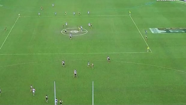 Fremantle's forwards have dragged Richmond's defenders away from the right side of the ground to create space for Mundy's lead. 