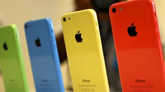 The five colors of the new iPhone 5C are seen after Apple Inc's media event in Cupertino, California September 10, 2013. REUTERS/Stephen Lam (UNITED STATES  - Tags: BUSINESS SCIENCE TECHNOLOGY BUSINESS TELECOMS)