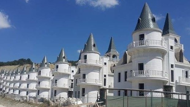 More than 700 Gothic-style villas, each resembling an identikit miniature castle, are laid out immediately to the south-west of Mudurnu.