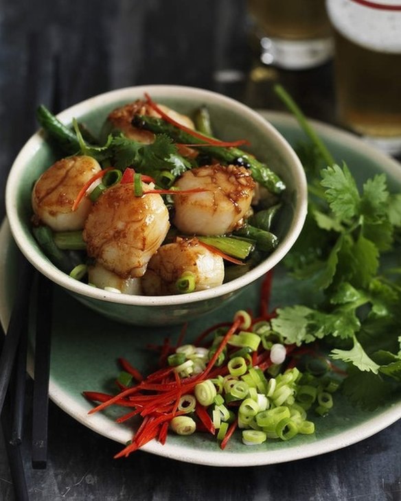 Stir-fried scallops with beans and oyster sauce <a href="http://www.goodfood.com.au/good-food/cook/recipe/stirfried-sea-scallops-and-beans-with-oyster-sauce-20121123-29u0o.html?rand=1391055829507"><b>(recipe here)</b></a>.