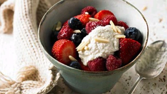 Berry bowls with apple cider vinegar and cashew cream.