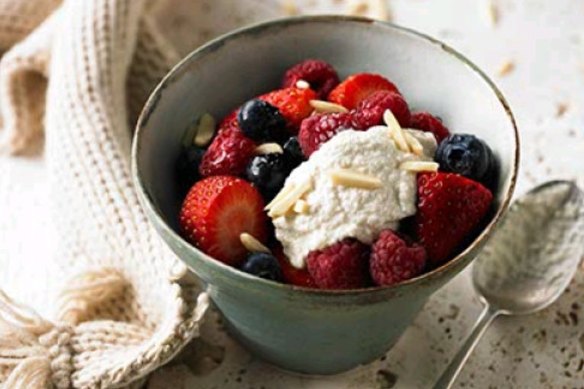 Berry bowls with apple cider vinegar and cashew cream.